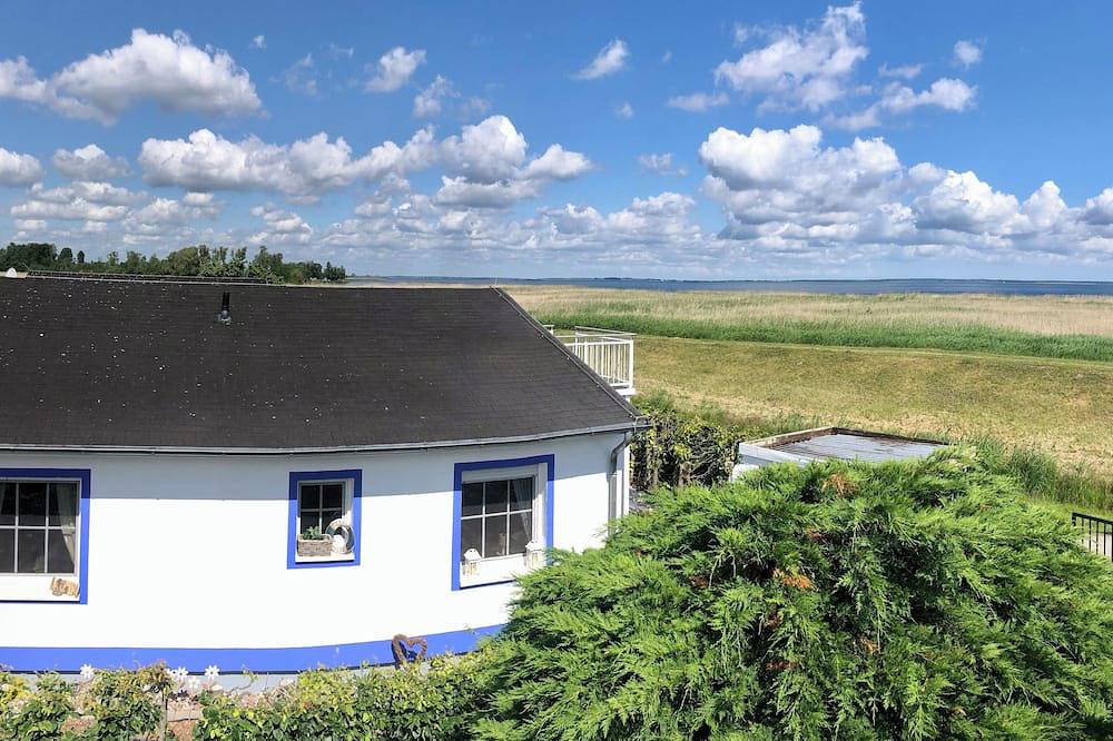Sonniges Strandhaus direkt am Haff mit Wasserblick für 2-4 Personen in Mönkebude, Vorpommern Greifswald