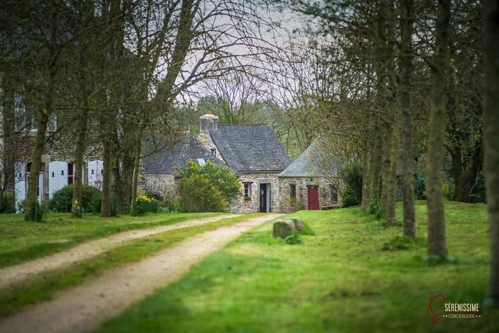 Gîte pour 2 personnes, avec terrasse et jardin à Pleyber-Christ