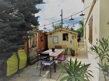 Gîte pour 5 personnes, avec vue et terrasse à Laragne-Montéglin