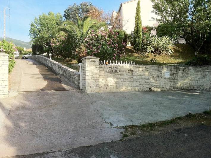 Location de vacances pour 6 personnes, avec piscine ainsi que vue et jardin à Oletta - 2