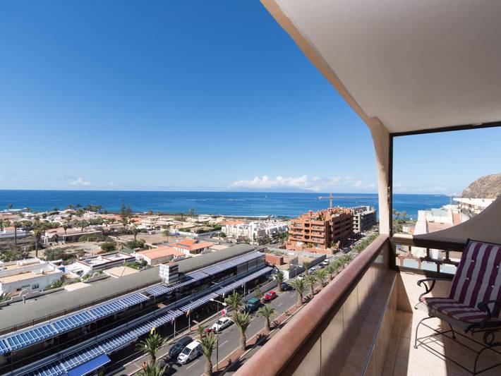 Vakantieappartement voor 4 personen, with Balkon and Tuin as well as Uitzicht op het meer in Palm-Mar