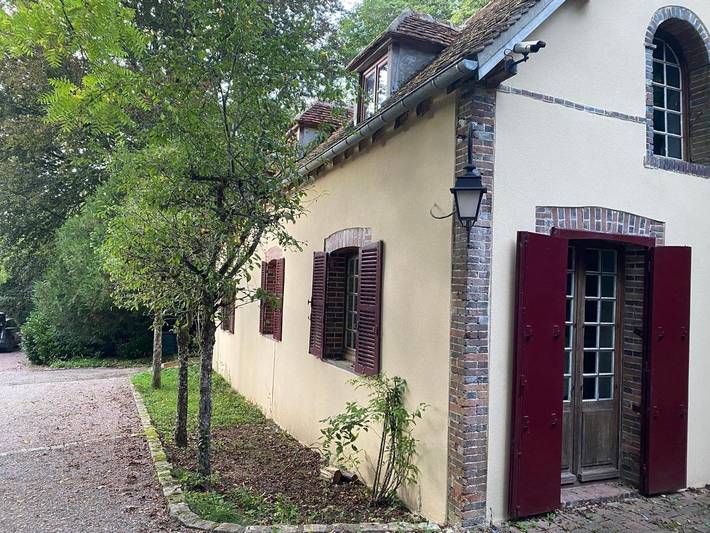 Location de vacances pour 5 personnes, avec Terrasse et Jardin ainsi que Piscine et Vue à Mézilles