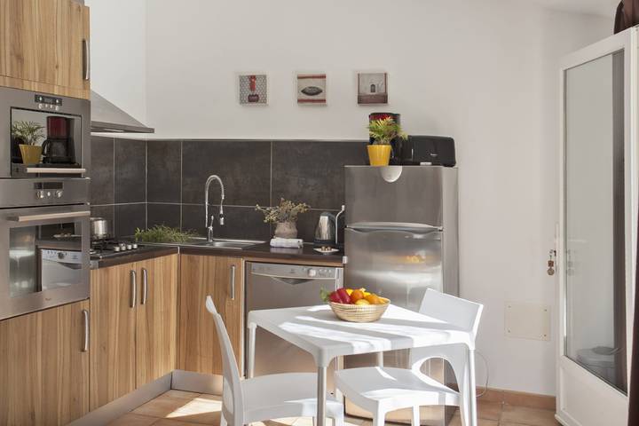 Ferienhaus für 2 Personen, mit Terrasse und Garten sowie Pool in Calvi - 4