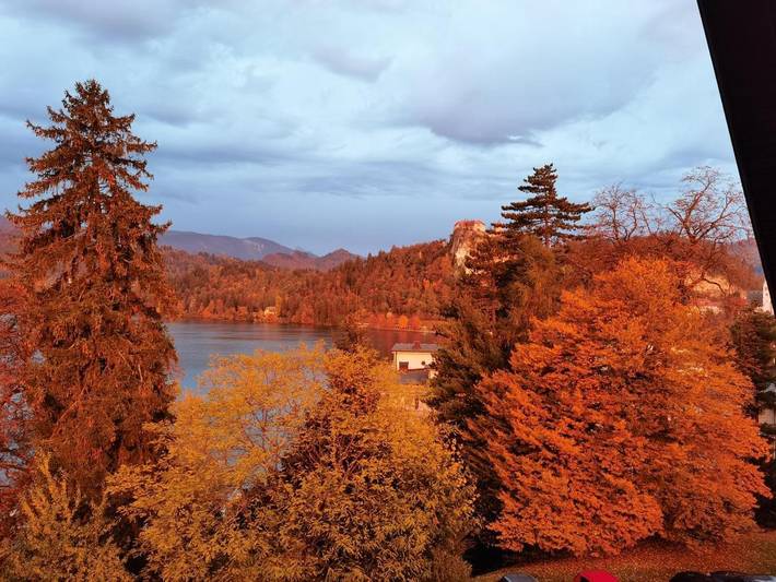 Ferienwohnung für 5 Personen, mit Ausblick und Seeblick sowie Balkon in Slowenien