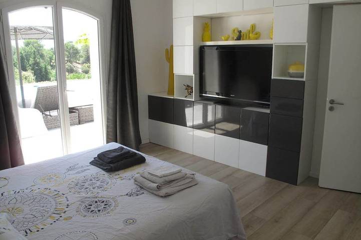 Location de vacances pour 8 personnes, avec terrasse et jardin à Meyreuil - 4