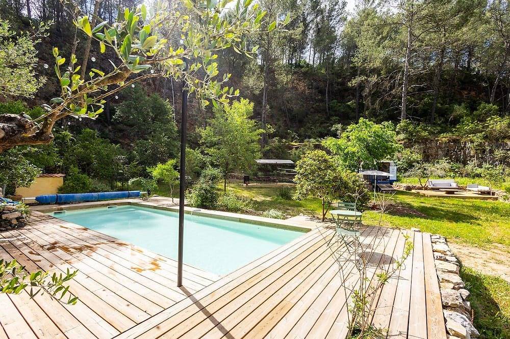 Une Maison Tout Confort, son Grand Terrain Nature et sa Piscine Juste Pour Vous! in Cuers, Mittelmeerküste (Frankreich)