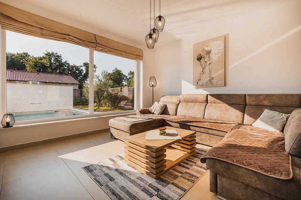 4Bd-Villa mit Swimmingpool und Spielplatz in der Nähe des Strandes Duga Uvala in Marčana, Südküste Istrien