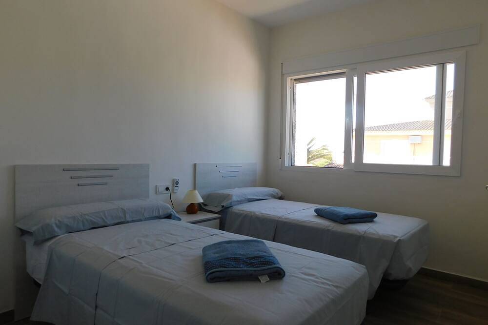 Beach Villa with Pool  Only a stones throw from La Zenia Beach in Playa Cala Estaca (Orihuela), Orihuela