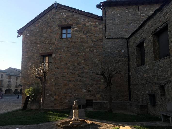 Gîte pour 4 personnes, avec balcon ainsi que vue sur le lac et vue, animaux acceptés à Aínsa - 3