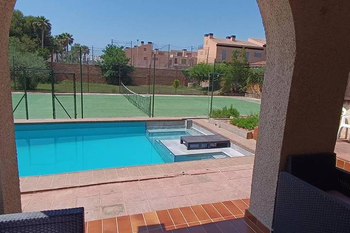 Ferienhaus für 30 Personen, mit Pool und Garten sowie Whirlpool in Altafulla