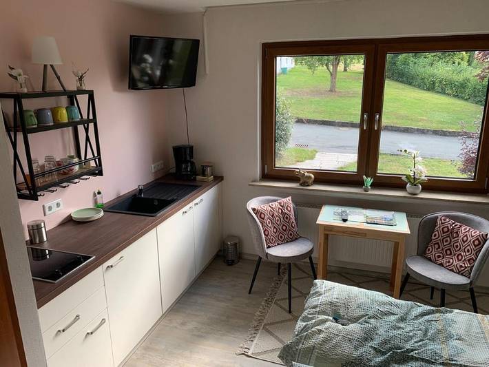 Ferienwohnung für 2 Personen, mit Garten und Terrasse sowie Ausblick in Breuna