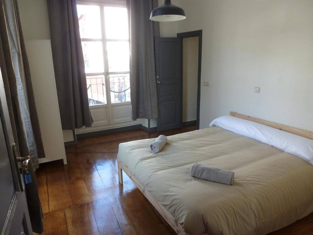 Hostal del Arquitecto in Vitoria-Gasteiz, Cordillera Cantábrica