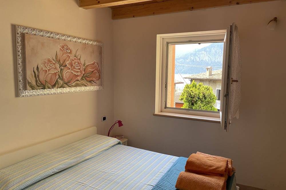 Super Preis September-Oktober drei Minuten vom Strand entfernt Sat-Wi-Fi Parkplatz in Cassone di Malcesine, Malcesine