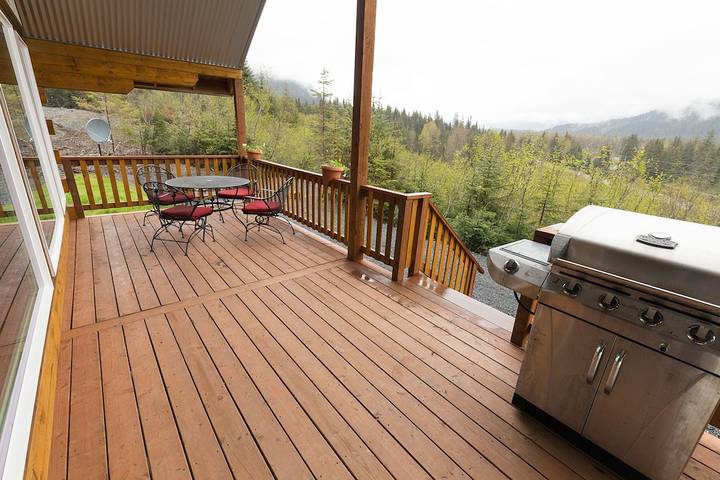 Log cabin for 6 people, with balcony and yard in Alaska