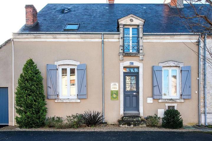 Location de vacances pour 21 personnes, avec Terrasse et Jardin à Déols