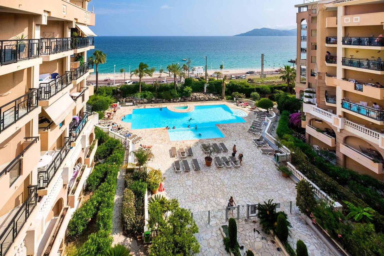 Hel lägenhet, Apartment "Palme d'Or" with Sea View, Shared Pool & Wi-Fi in Cannes La Bocca, Cannes