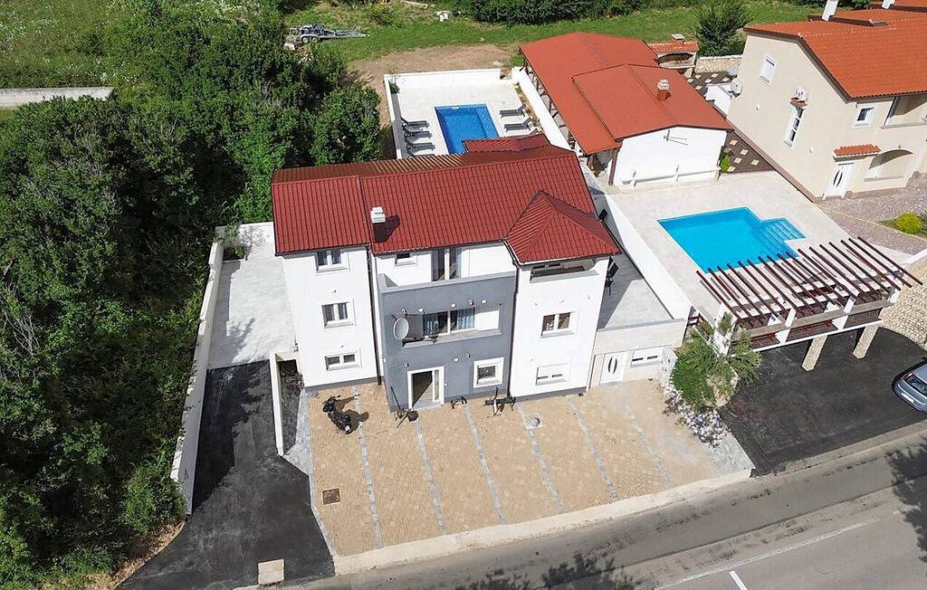 Villa Lux mit Swimmingpool und Aussicht in Baska, Krk