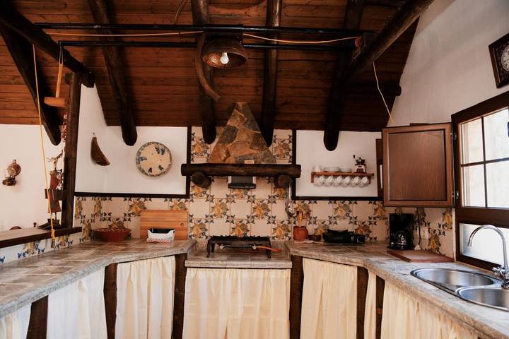 Casa rural para 6 personas, con piscina además de jardín y vistas en Tentudía - 4