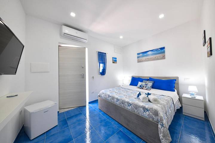 Location de vacances pour 2 personnes, avec terrasse dans Ischia Porto - 2