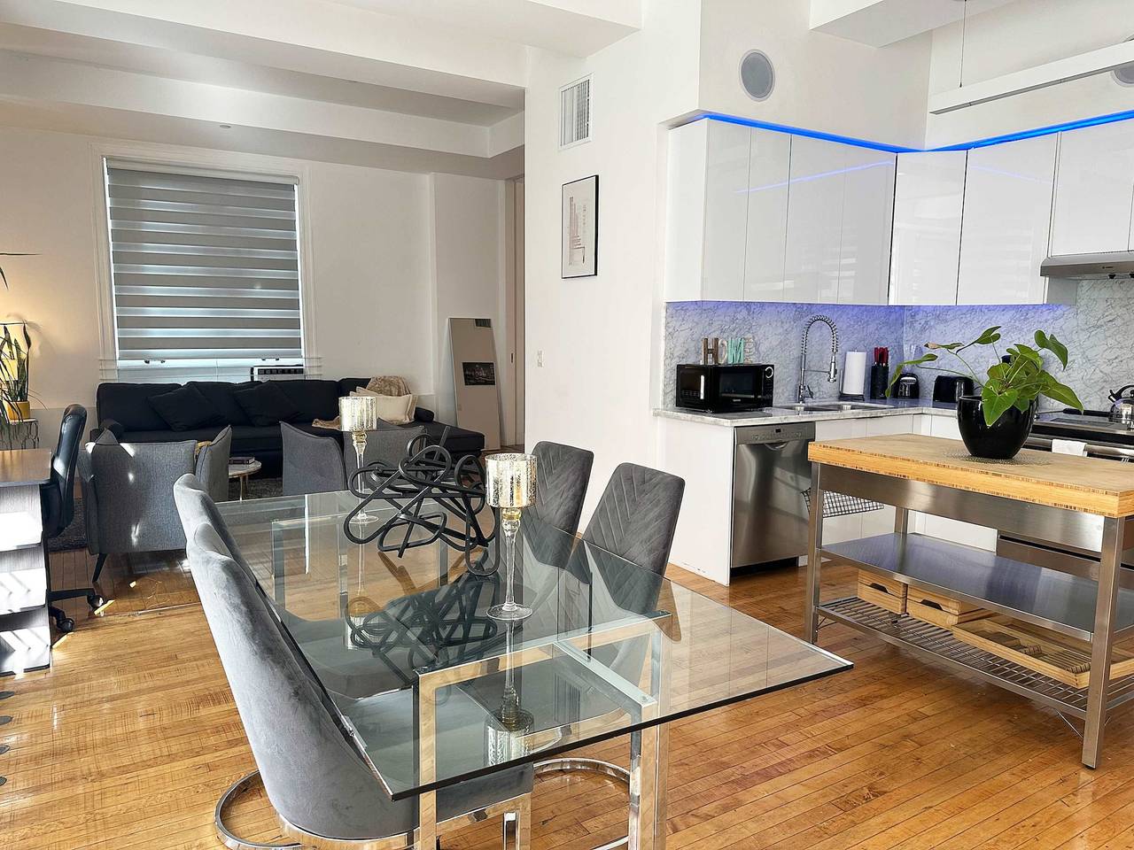 Entire apartment, Stylish Xl 2Br 2Ba At Hwh by Oneluxstay in Los Angeles, Los Angeles County