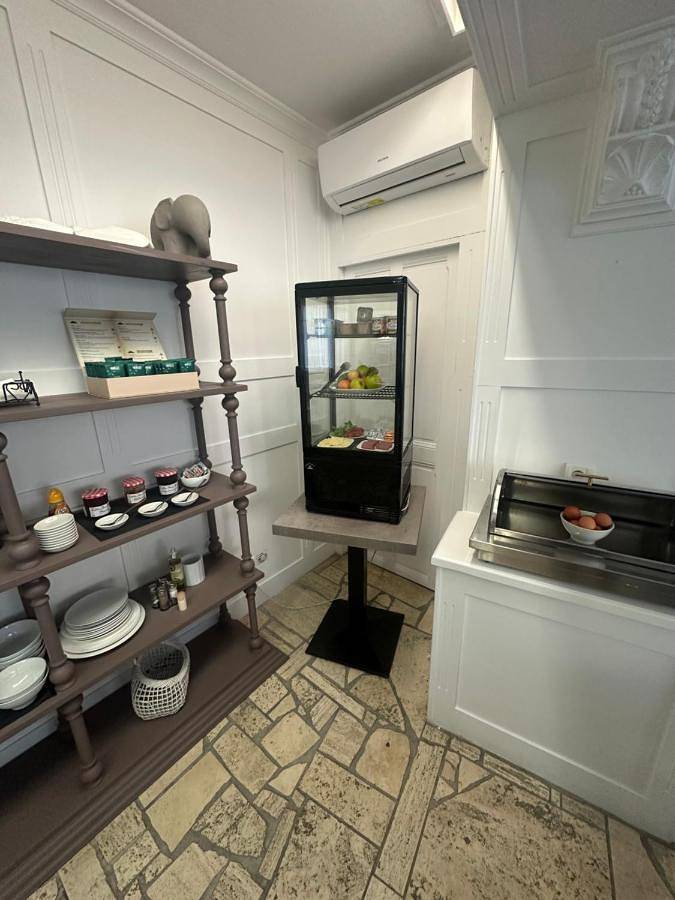Hotel Le 5 in Martigues, Côte méditerranéenne (France)