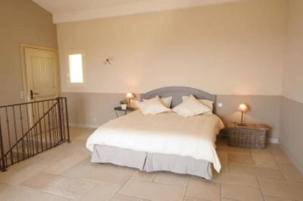 Appartement entier, Gîte meublé **** duplex 75m2, dans charmante bastide, déco soignée, impeccable. in Vence, Côte méditerranéenne (France)