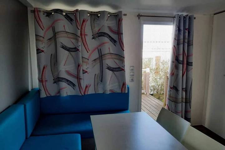 ZEcamping 3 étoiles familial piscine chauffée locatif TV BBQ 29m2 in Argentonnay, Deux-Sèvres