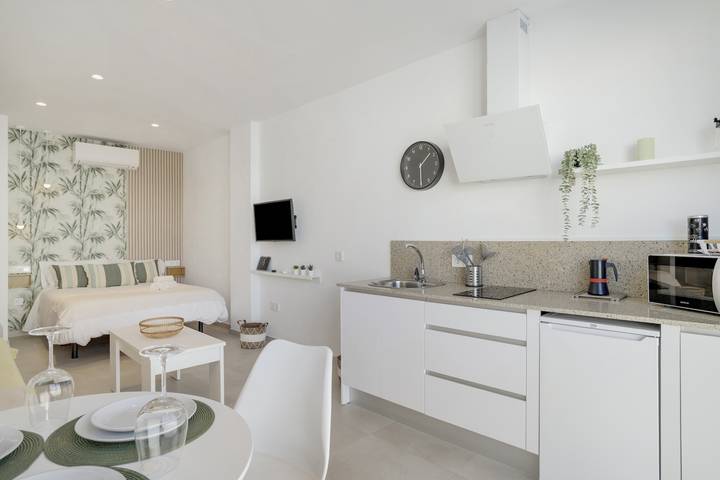 Comfortable "Bambú" Studio, Excellent Location—Perfect for Couples in Playa de Los Lances, Tarifa