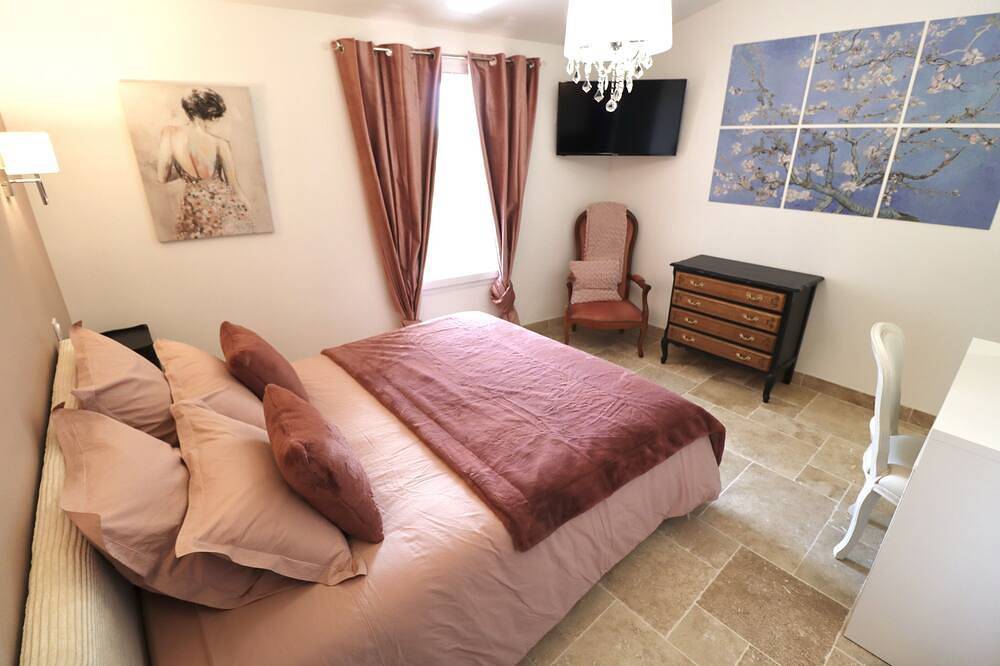 Chambre Dhôte Pour 2 Personnes Dans un Mas Languedocien Avec Piscine et Jacuzzi in Saint-Just, Côte d'Améthyste