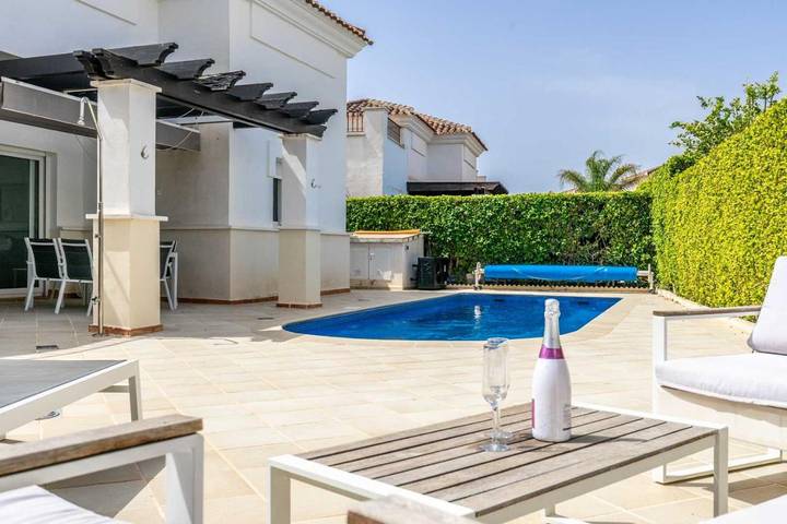 Chalet para 6 personas, con piscina y jardín - 1