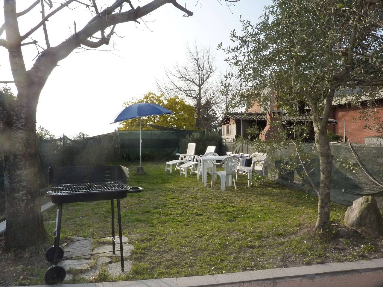 Hel studio-lejlighed, Studio for 2 personer med have in Laveno-Mombello, Lago Maggiore i Lombardiet