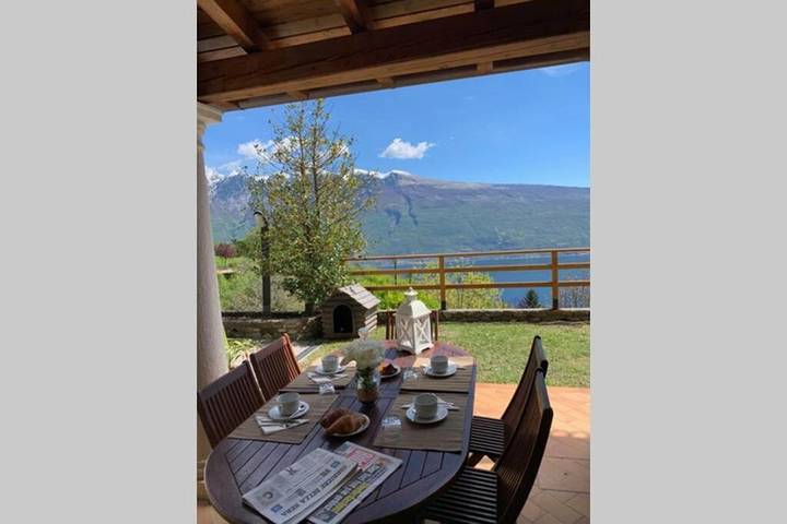 Ferienhaus für 4 Personen, mit Seeblick und Ausblick sowie Garten, mit Haustier in Tignale - 2