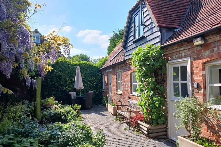 Cottage for 4 people, with garden, with pets in North Wessex Downs