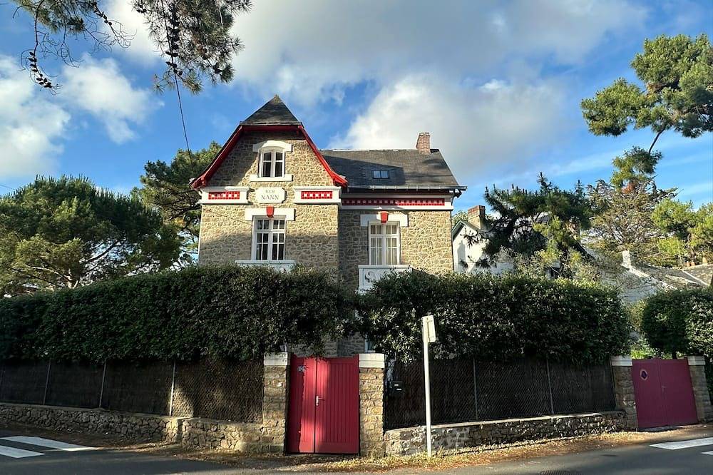 Belle villa bauloise de caractère de 250 m2 proche de la plage in La Baule-Escoublac, Côte d'Amour