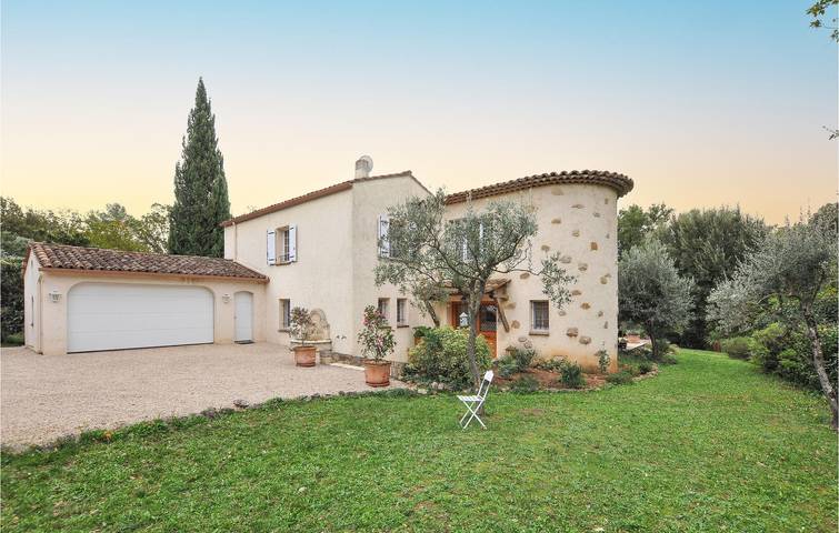 Location de vacances pour 6 personnes, avec terrasse et piscine à Seillans - 2