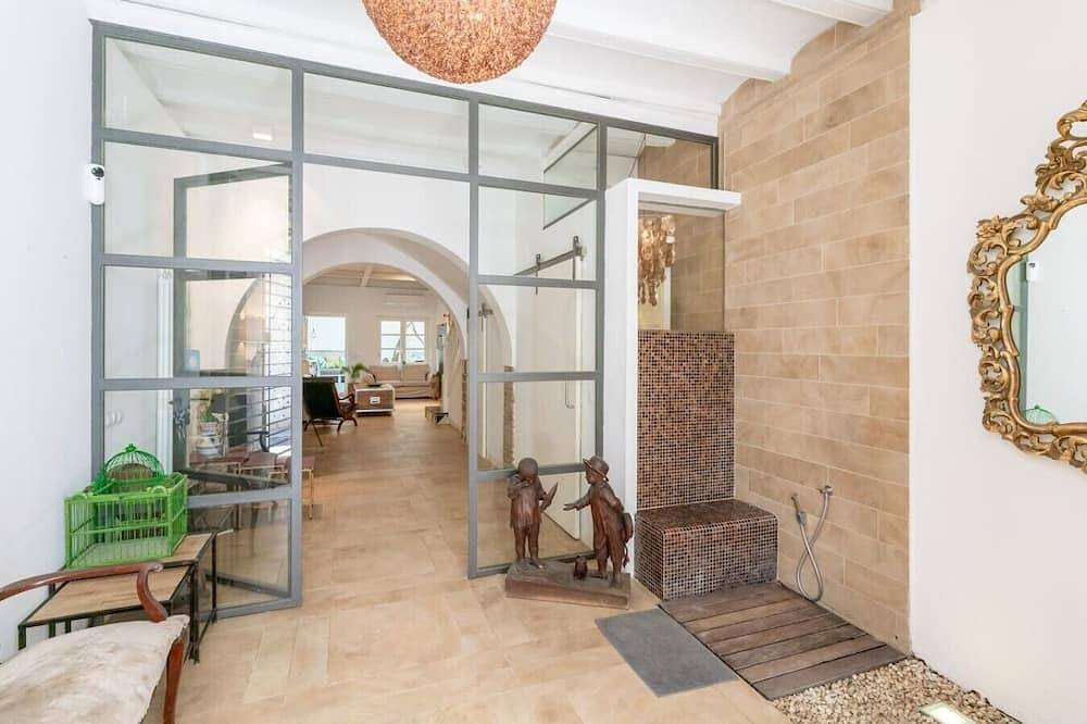 House 1801 | by Palmera – Stylish 6-Bedroom Home in Old Town in Platja de Sant Sebastià (Sitges), Sitges