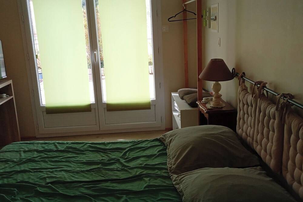 Entire apartment, Studio for rent in Port des Barques in Port-des-Barques, Rochefort region