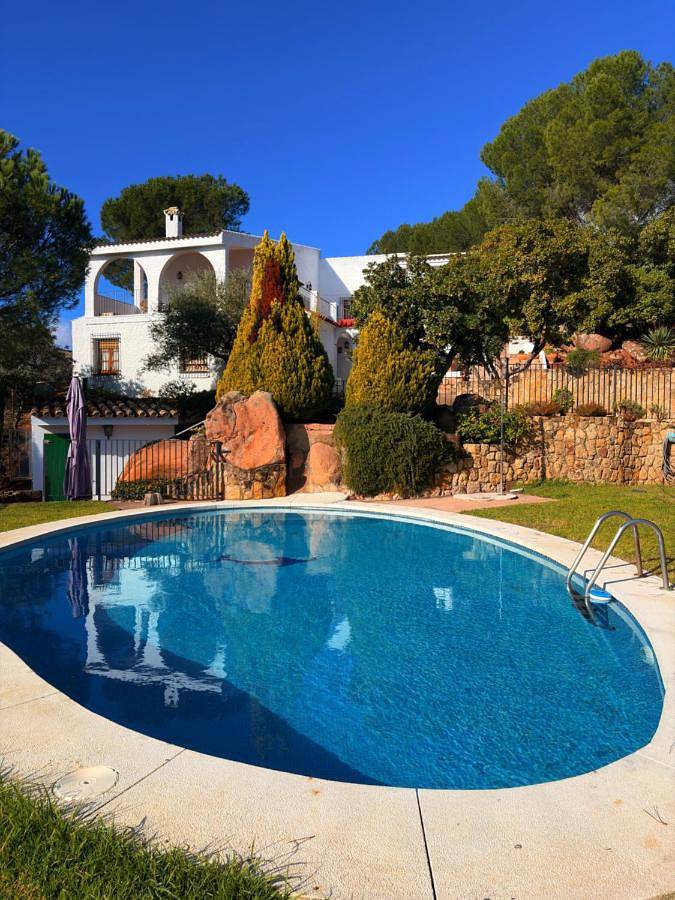 Casa rural para 14 personas, con Balcón y Terraza además de Jardín y Piscina en Las Jaras