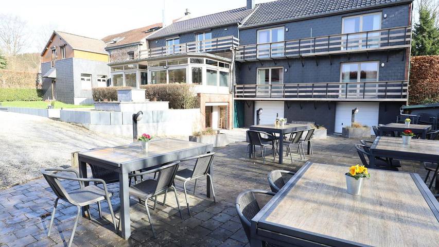 Location de vacances pour 37 personnes, avec jardin dans Polleur