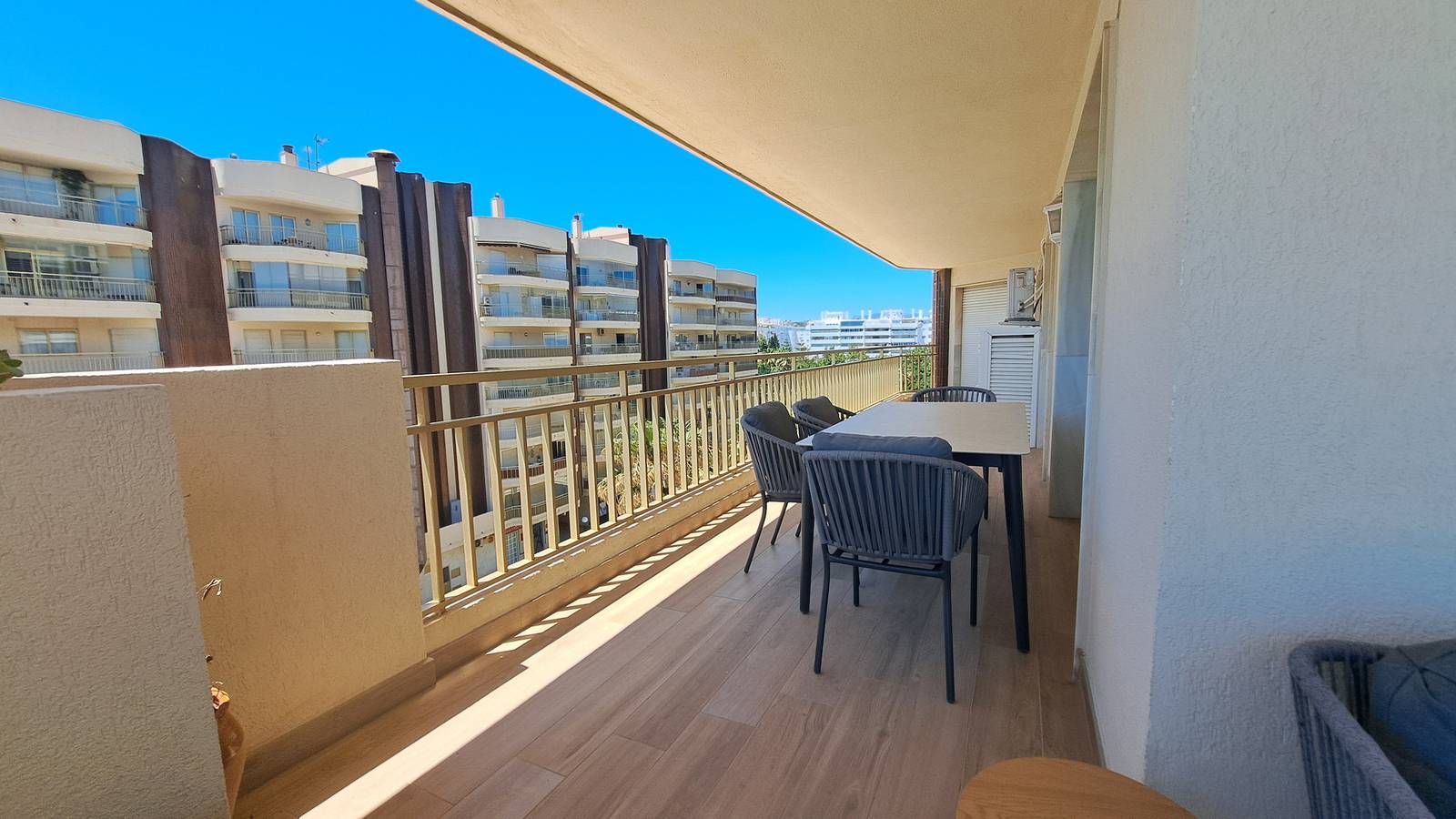 Entire apartment, Ref: 298 Spacious seafront 3 bed/2 bath apartment with amazing views in Fuengirola, Costa del Sol