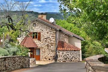 Gîte pour 10 personnes, avec balcon et jardin à Boisset (Cantal)