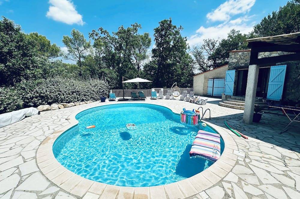 Bleu Azur villa, close to Esterel beaches, Cannes and Nice, and the pre-Alps. in Seillans, Draguignan region