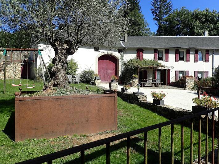 Ferme pour 14 personnes, avec jardin ainsi que terrasse et piscine, adapté aux familles dans l' Aude
