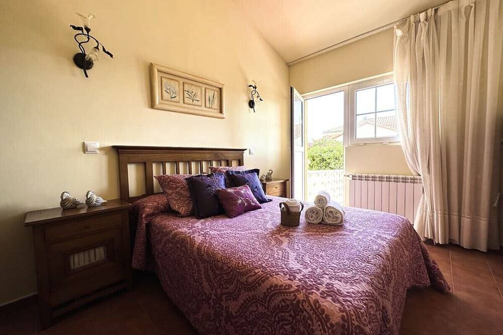 Chalet con jardin independiente y vistas al mar - in Bareyo, Cantabrian Coast