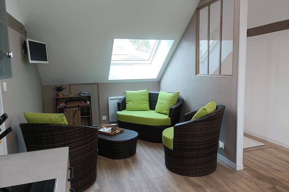 Apartamento entero, Room in 2-person apartment  in Écommoy, Sarthe