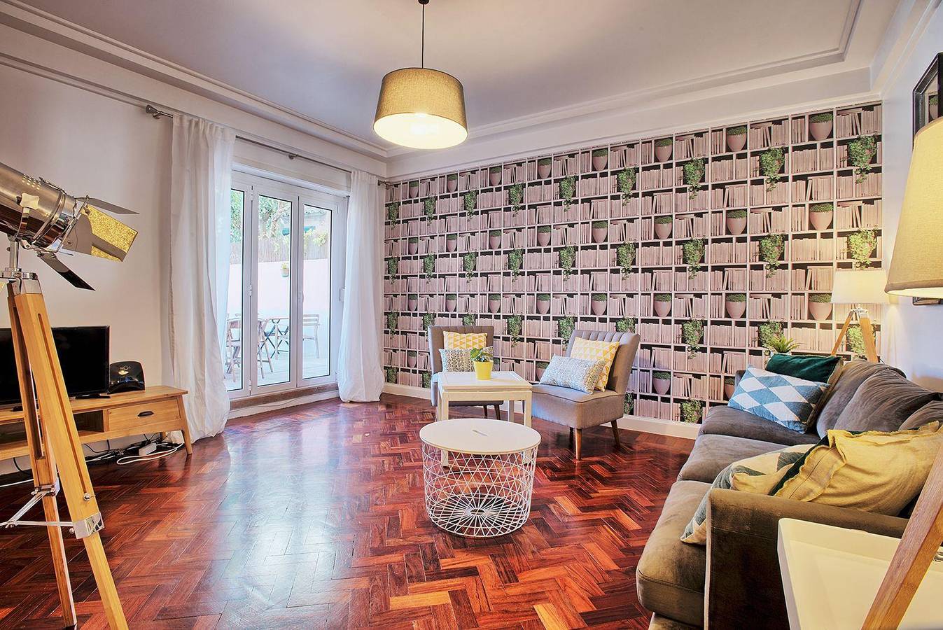 Entire holiday apartment, Liverpool Terrace in Anjos, Lisbon