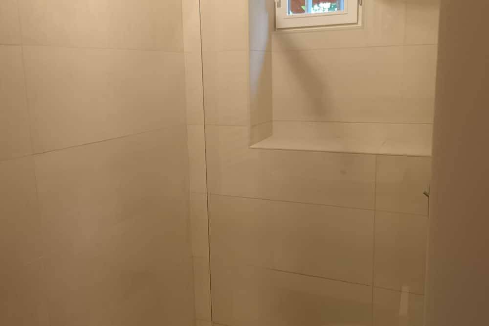 Appartement entier, Studio tout equipe en rez de jardin in Limas, Beaujolais