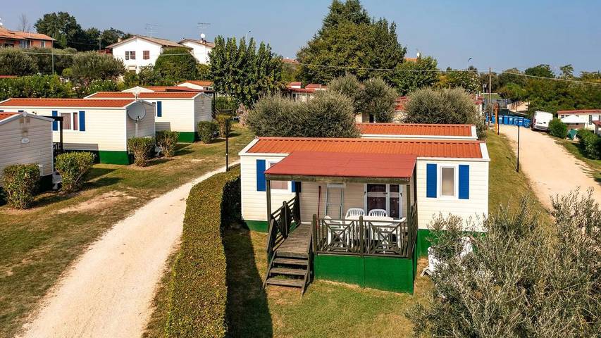 Bungalow per 6 persone, con terrazza e piscina, con animali domestici a Moniga del Garda