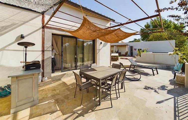 Modernes Apartment mit Pool in der Nähe von Eyragues Stadtzentrum in Eyragues, Arles und Umgebung