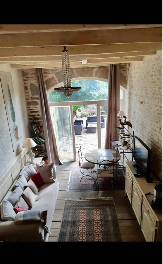 Location de vacances pour 2 personnes, avec jardin ainsi que vue et terrasse à Ladoix-Serrigny - 4